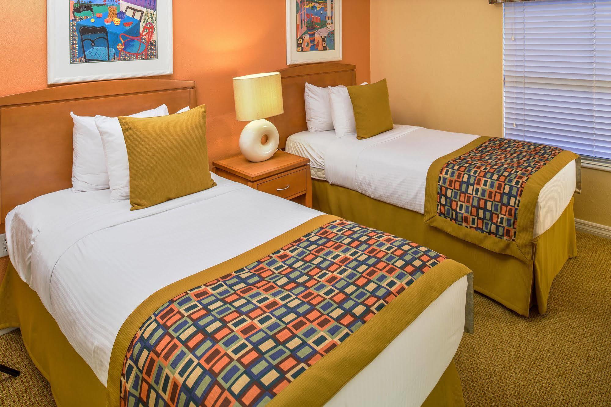 סלבריישן Orbit One Vacation Villas מראה חיצוני תמונה
